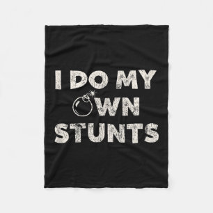 Ich mache meine eigenen Stunts _ Funny Klutz Zitat Fleecedecke