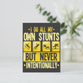 Ich mache meinen eigenen Stunts-Unfall, der Unfäll Postkarte (Stehend Vorderseite)