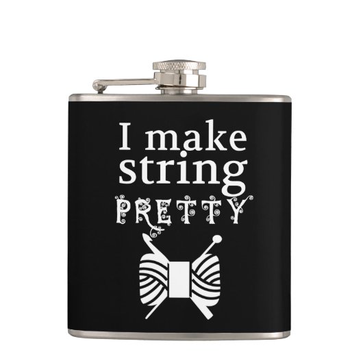 Ich mache String Hübsches Garnhandwerk {Dark} Flachmann (Vorderseite)