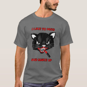 Ich mag es, sich zu verzieren (schwarze Katze, rot T-Shirt