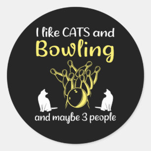 Ich mag Katzen und Bowling und vielleicht 3 Leute  Runder Aufkleber