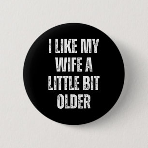 Ich mag meine Frau ein bisschen älter Lustiger Ehe Button