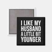 Ich mag meinen Mann ein bisschen jünger Magnet (Vorderseite/Rückseite)