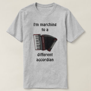 Ich marschiere zu einer... T-Shirt