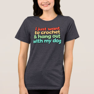 Ich möchte einfach nur häkeln und mit meinem Hund  Tri-Blend Shirt