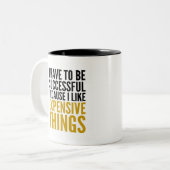 ICH MUSS ERFOLGREICH SEIN… ICH MAG TEURE SACHEN ZWEIFARBIGE TASSE (Vorderseite Links)