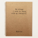 Ich muss meine Dinge Personalisiert teilen Planer<br><div class="desc">Funny My Things I Need To Share Personalisiert Planners enthält den Text "Meine Dinge, die ich mit meinem Therapeuten teilen muss" mit Ihrem personalisierten Namen unten auf einem geschlechtsneutralen rustikalen handwerklichen Hintergrund. Personalisieren Sie diese, indem Sie den Text in dem dafür vorgesehenen Textfeld bearbeiten. Entwickelt für Sie von ©Evco Studio...</div>