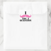 Ich Mustache Ihnen eine Frage Pink Mustache Quadratischer Aufkleber (Tasche)