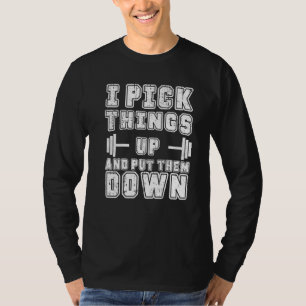 Ich nehme die Dinge hoch und lege sie in den Schwu T-Shirt