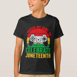Ich pausierte mein Spiel, um Juneteenth Gamer Boy T-Shirt