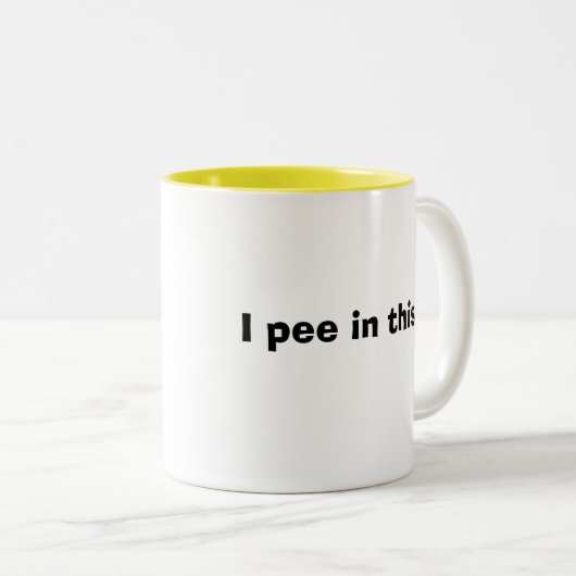 Ich pinkele diesbezüglich…, WIRKLICH.   ; } ~ Zweifarbige Tasse (VorderseiteRechts)