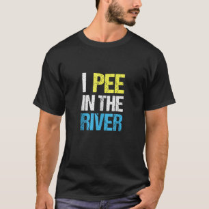 Ich pisse in der sonnigen Sommerspitze des Flusses T-Shirt