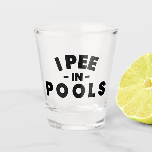 Ich pisse in Pools lustige Typografie-Shotglas Schnapsglas (Vorderseite)