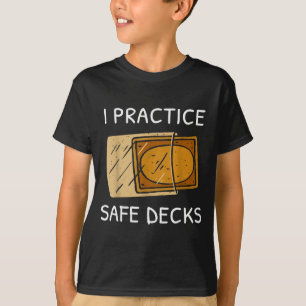 Ich praktiziere sichere Decks Lustige Aussage Zita T-Shirt