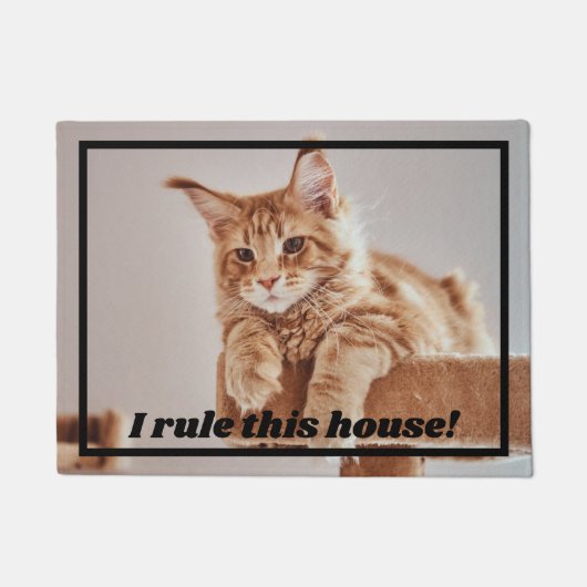 Ich regiere dieses Haus lustige, maßgeschneiderte Fußmatte (Vorderseite)