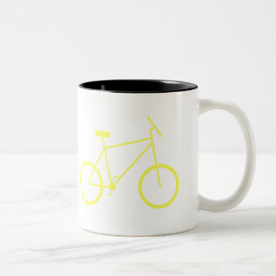 Ich reite mein Fahrrad, um Tasse zu bearbeiten