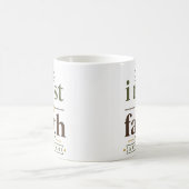 Ich ruhe im Glauben Moderner christlicher Bibelver Kaffeetasse (Mittel)