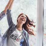 Ich sagte Ja Bridge zur Verlobung T-Shirt<br><div class="desc">Retro Bistro Ästhetik Chalkboard Stil Vintag Moderne Mr. and Mrs Engagement Party Wir sagten JES Party Chalkboard Moderne Vintage Typografie Einladungen Sweet und sassy chalkboard Hochzeiten Hochzeiten Party T - Shirt</div>