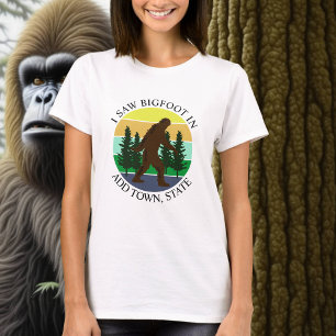 Ich sah Bigfoot in (Stadt und Staat hinzufügen) Pe T-Shirt