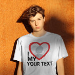 Ich schätze meine anpassbaren Foto-Texthemden T-Shirt<br><div class="desc">Erstellen Sie Ihre eigene I Liebe My Foto Text T - Shirt mit diesem modernen und lustigen Shirt-Template mit einem coolen modernen Sans Serif Schriftart und Freundin, Ehefrau, Freund oder Ehemann Foto in ein riesiges rotes Herz. Fügen Sie Ihr eigenes Foto, Ihren Namen oder einen personalisierten Text hinzu. Das Design-Template...</div>