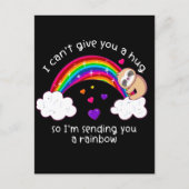 Ich schicke dir einen Sloth Hug Regenbogen Postkarte (Vorderseite)