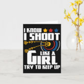 Ich schieß wie ein Mädchen - Bogenschießer Bowman  Karte (Gelbe Blume)