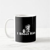 Ich schieße Kinderschwarzes Kaffeetasse (Links)