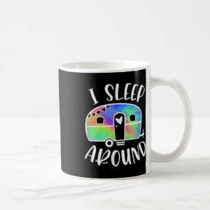 Ich schlafe herum lustige Tie-Dye Camper Camping A Kaffeetasse