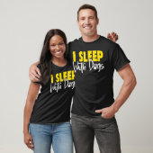 Ich schlafe mit Hunden T-Shirt (Unisex)