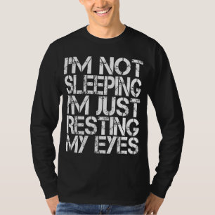 Ich schlafe nicht, ich halte nur die Augen meines T-Shirt