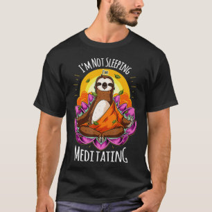 Ich schlafe nicht im Meditieren von YOGA Sloth T-Shirt