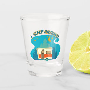Ich schlafe um Camper Van Camping Explorer Natur Schnapsglas
