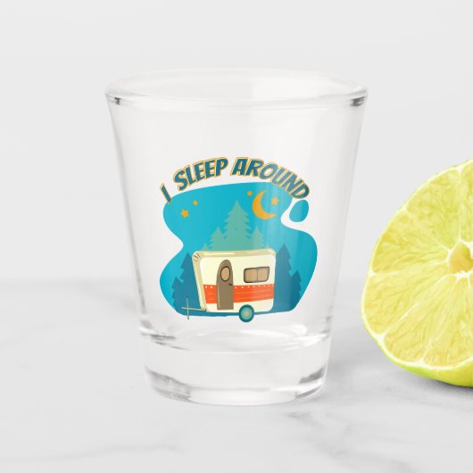 Ich schlafe um Camper Van Camping Explorer Natur Schnapsglas (Vorderseite)
