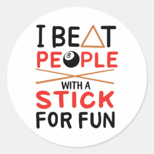 Ich schlage Leute mit einem Stick für Spaß Cue Spo Runder Aufkleber