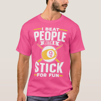 Ich schlage Leute mit einem Stick für Spaß Pool Bi T-Shirt
