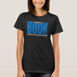 Ich schloss mein Buch, um hier zu sein, damit es b T-Shirt