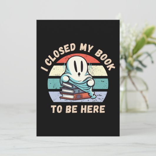 Ich schloss mein Buch, um hier zu sein Funny Ghost Einladung (Stehend Vorderseite)