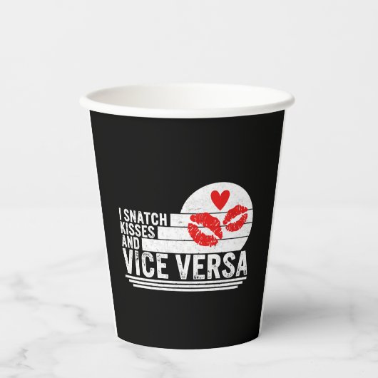 Ich schnappe Kisses und Vize Versa Shirt, Kisses u Pappbecher (Vorderseite)