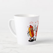 Ich schneide auf saftigen Dackeln Erwachsenen Humo Milchtasse (Linke Ecke)