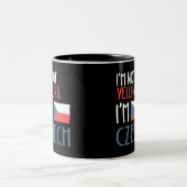 Ich schreie nicht, dass ich Tschechin bin Zweifarbige Tasse (Mittel)