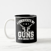 Ich schüre meine Waffen mit liberalen Tränen in Sh Zweifarbige Tasse (Links)