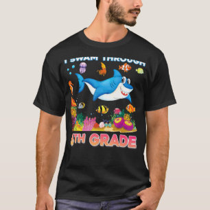 Ich schwamm durch den 6. Grad Shark Graduate 6. Gr T-Shirt