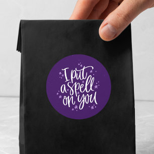 Ich setze dir einen Zauber auf Lila Halloween Runder Aufkleber