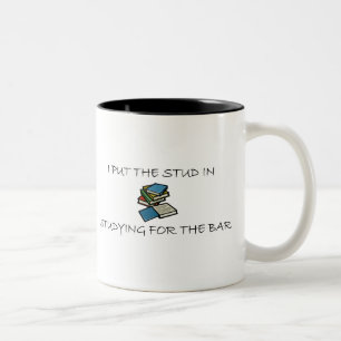 Ich setzte den Bolzen in das Studieren für das Ba Zweifarbige Tasse