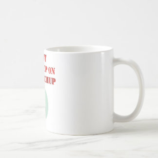 Ich setzte Ketschup auf meinen Ketschup Kaffeetasse