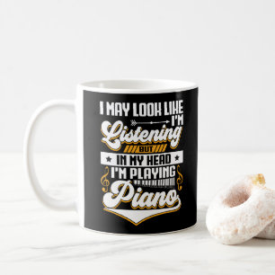 Ich spiele gerade Klavier, wenn ich lustig höre Kaffeetasse