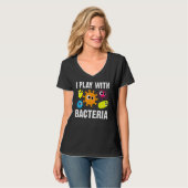 Ich spiele mit Bacteria Microbiology Labrador Tech T-Shirt (Vorderseite Vollansicht)