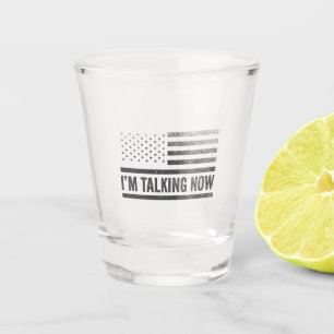 Ich spreche jetzt von Trump Kamala, einer Präsiden Schnapsglas
