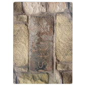 "Ich stecke fest" ein anderer Stein in der Wand Klemmbrett (Rückseite)