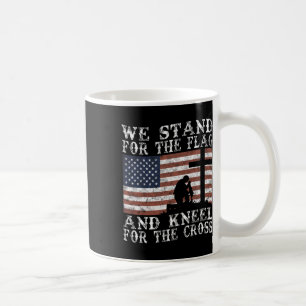 Ich stehe für die Flagge und knie für das Kreuz Kaffeetasse